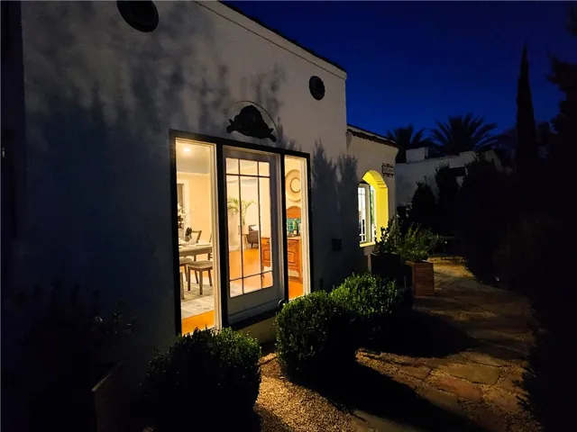 1710 N Los Robles, Pasadena, California 91104