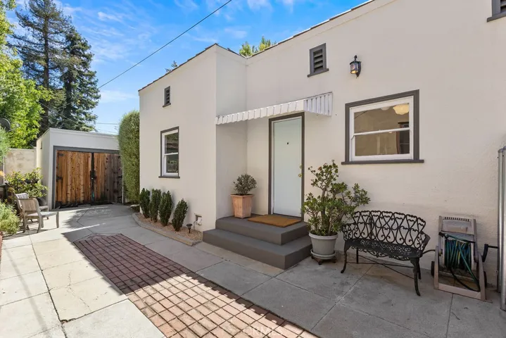1710 N Los Robles, Pasadena, California 91104