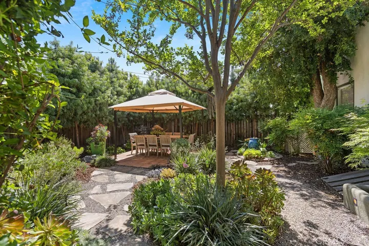 1710 N Los Robles, Pasadena, California 91104