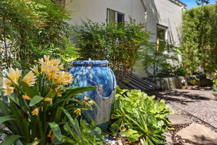 1710 N Los Robles, Pasadena, California 91104