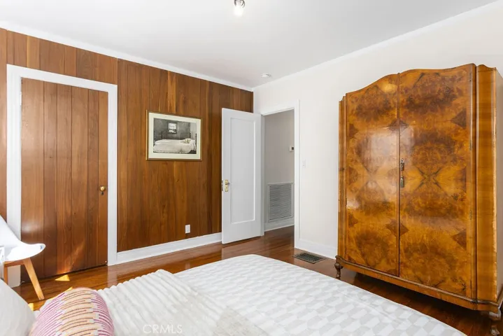 1710 N Los Robles, Pasadena, California 91104