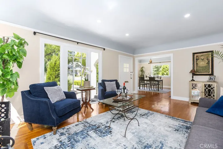 1710 N Los Robles, Pasadena, California 91104