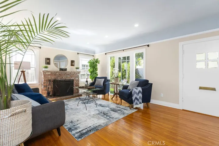 1710 N Los Robles, Pasadena, California 91104