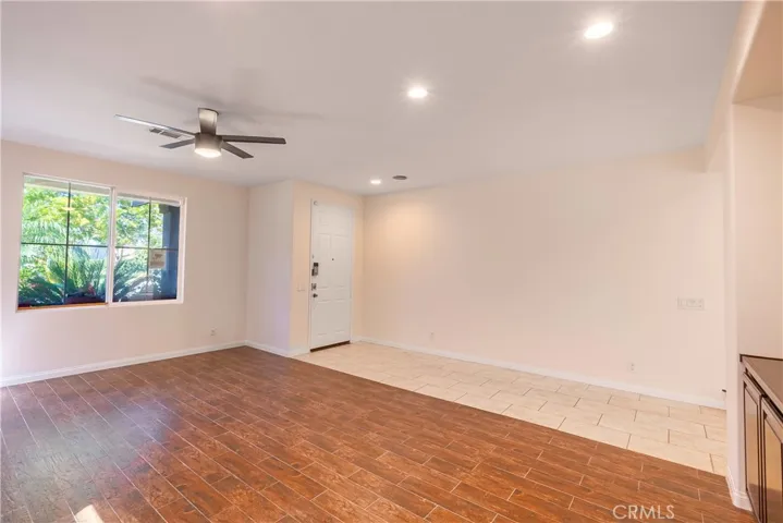 ENTRY/LIVING ROOM