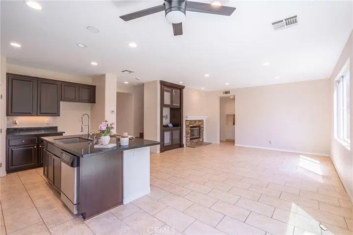 KITCHEN/ FAMILY ROOM