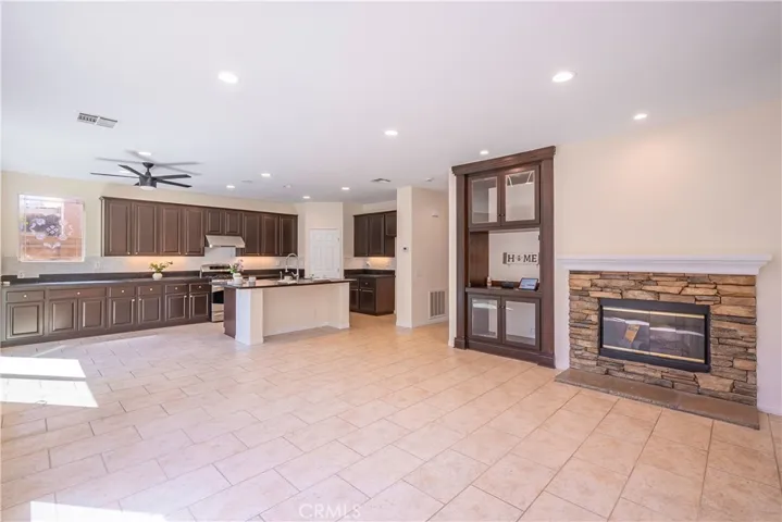 KITCHEN/ FAMILY ROOM