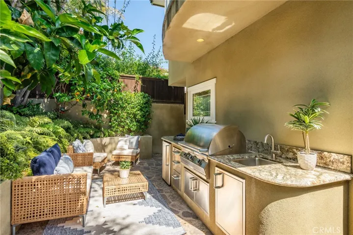Outdoor Kitchen