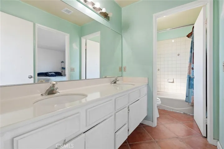 2nd bathroom Halway