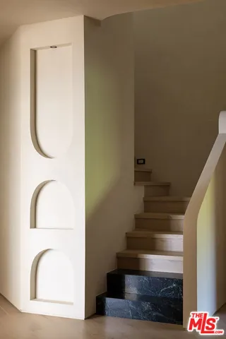 Upstairs Access | Dawn