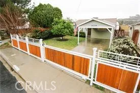 Front yard gate close