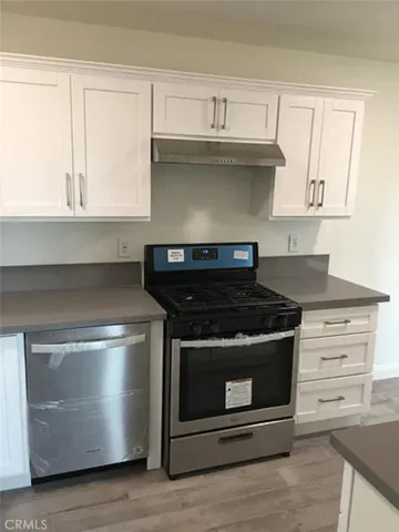 Photos taken before current tenants moved in. Actual condition may vary.
