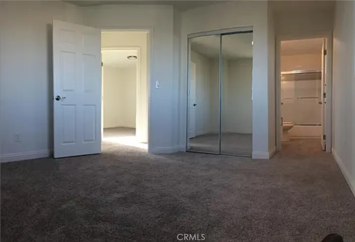 Photos taken before current tenants moved in. Actual condition may vary.