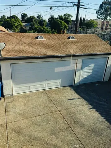 Photos taken before current tenants moved in. Actual condition may vary.