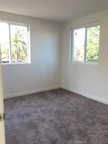 Photos taken before current tenants moved in. Actual condition may vary.