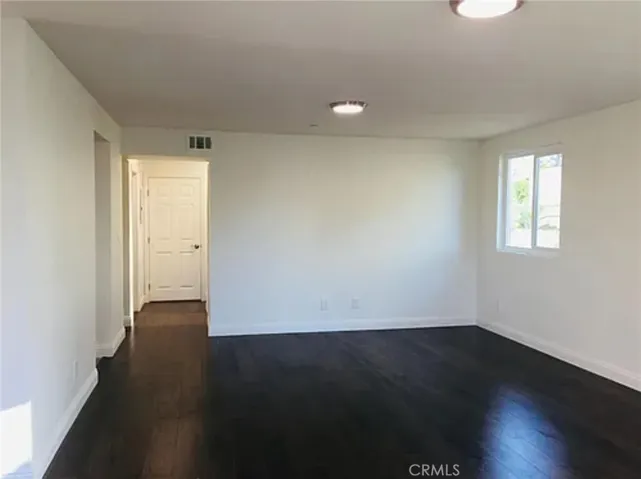Photos taken before current tenants moved in. Actual condition may vary.
