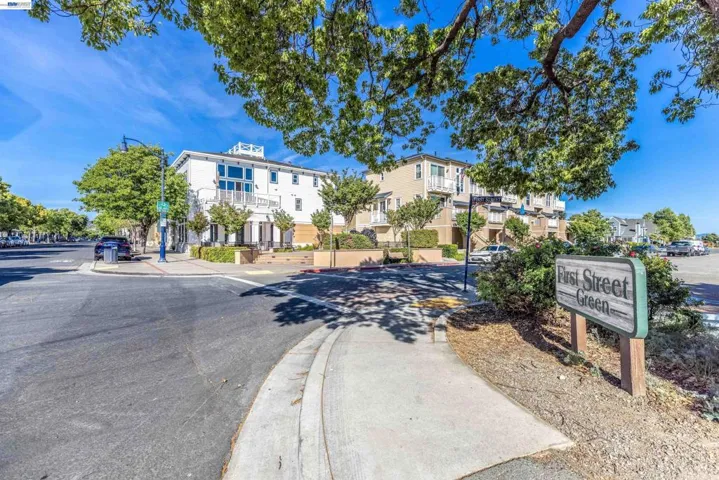 Close proximity from unit to First Street Garden & Water