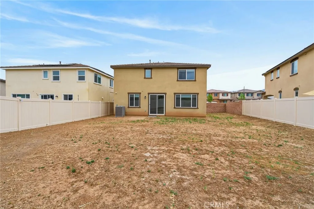 Large Back yard- Lot's of potential!