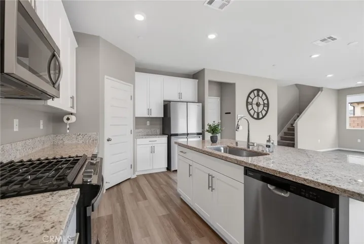 Island facing the family room- Great for Entertaining
