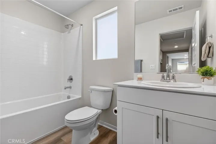 Upstairs- Full Bathroom #2