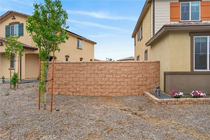 Large side yard- Potential RV Parking