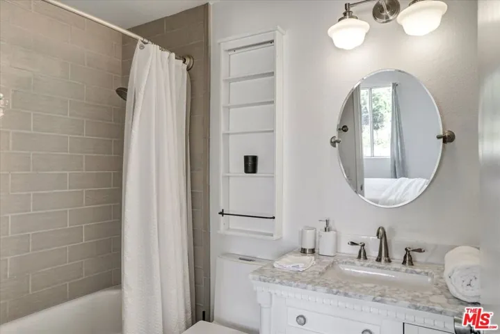 2nd Bedroom-Bathroom