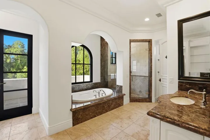 18325 Calle La Serra, Rancho Santa Fe, California 92091