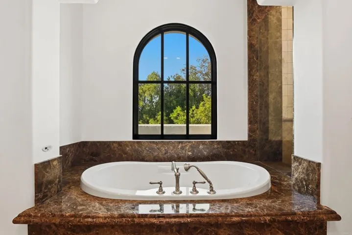 18325 Calle La Serra, Rancho Santa Fe, California 92091