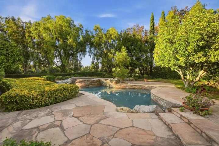18325 Calle La Serra, Rancho Santa Fe, California 92091