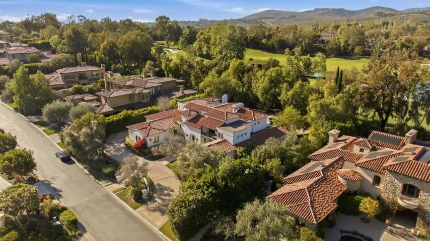 18325 Calle La Serra, Rancho Santa Fe, California 92091