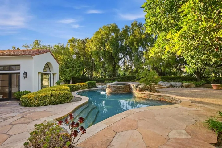 18325 Calle La Serra, Rancho Santa Fe, California 92091