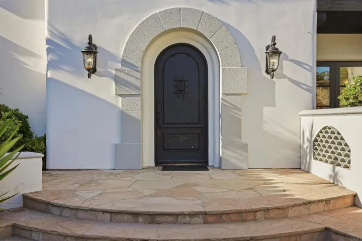 18325 Calle La Serra, Rancho Santa Fe, California 92091