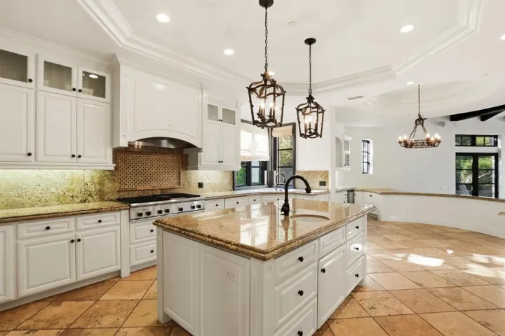 18325 Calle La Serra, Rancho Santa Fe, California 92091