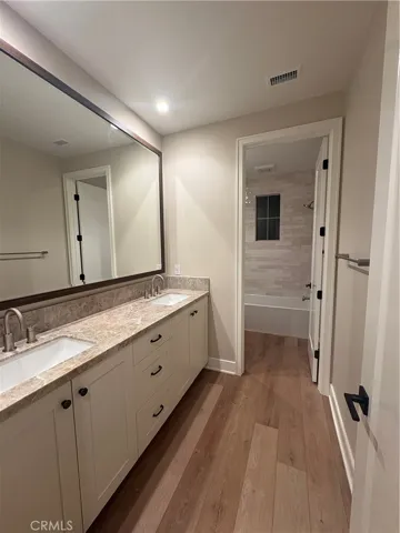 Shared Bathroom (Upstairs)