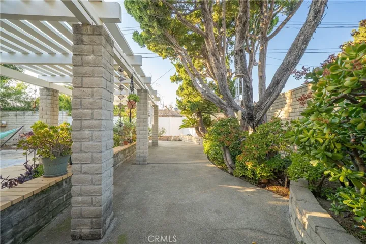 897 Ottawa Drive, Claremont, California 91711