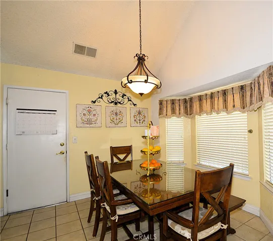 dining area off kitchen
