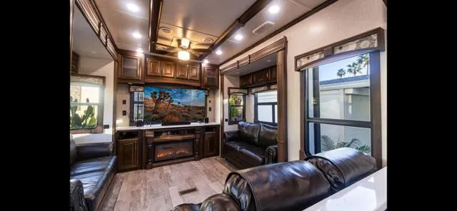 004b9038-4ac3-48e7-a75b-dbef57401c3d