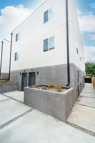 Photos shown are from the property prior to current tenants. Actual conditions may vary.