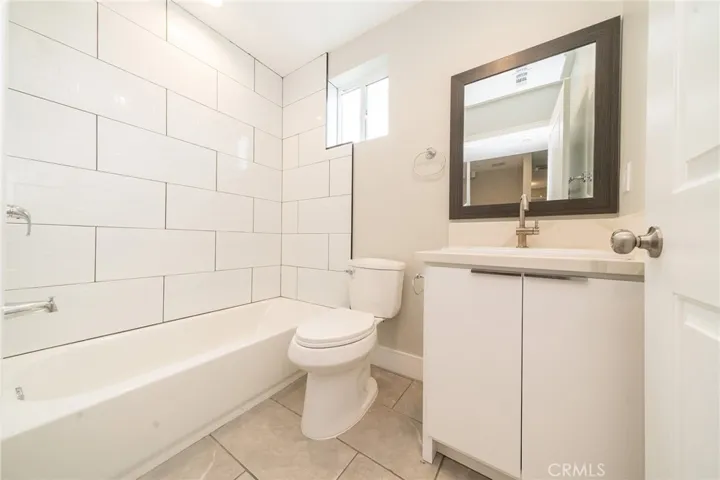 Photos shown are from the property prior to current tenants. Actual conditions may vary.