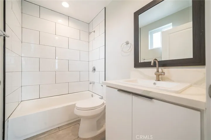 Photos shown are from the property prior to current tenants. Actual conditions may vary.