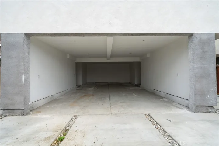 Photos shown are from the property prior to current tenants. Actual conditions may vary.