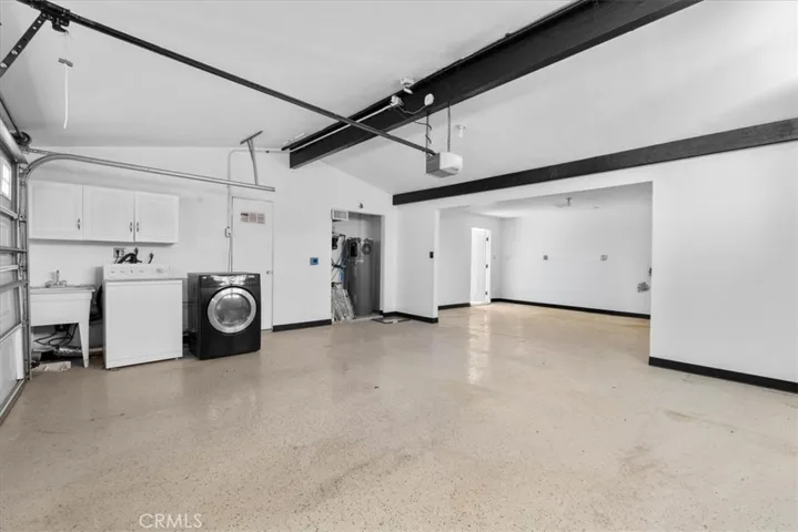 2 car garage, laundry