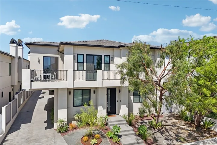 Modern and contemporary townhome