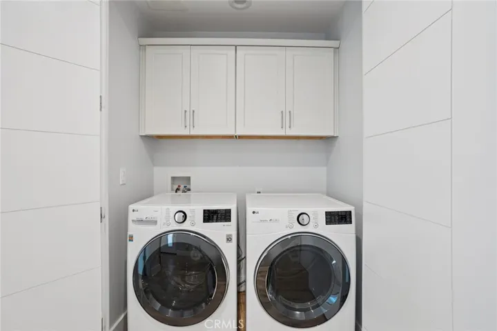 Side-by-side washer/dryer