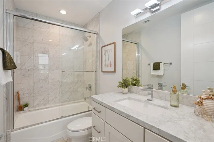 Ensuite bathroom to downstairs bedroom