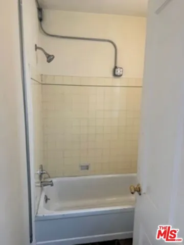 Unit 4 Bathroom