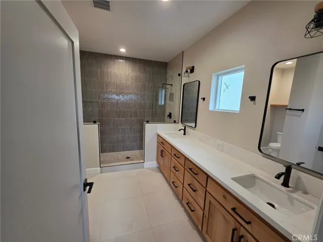 Master suite bathroom