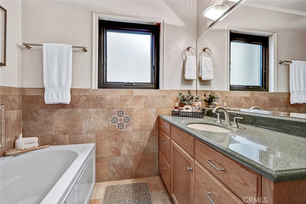 Beautifully modeled full bath on the first floor