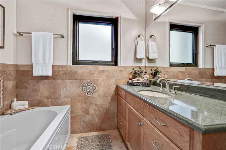 Beautifully modeled full bath on the first floor