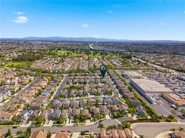 Bird’s eye view highlighting the surrounding neighborhood and layout.