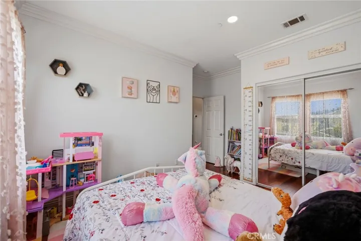Well-sized secondary bedroom ideal for family, guests, or flexible use.